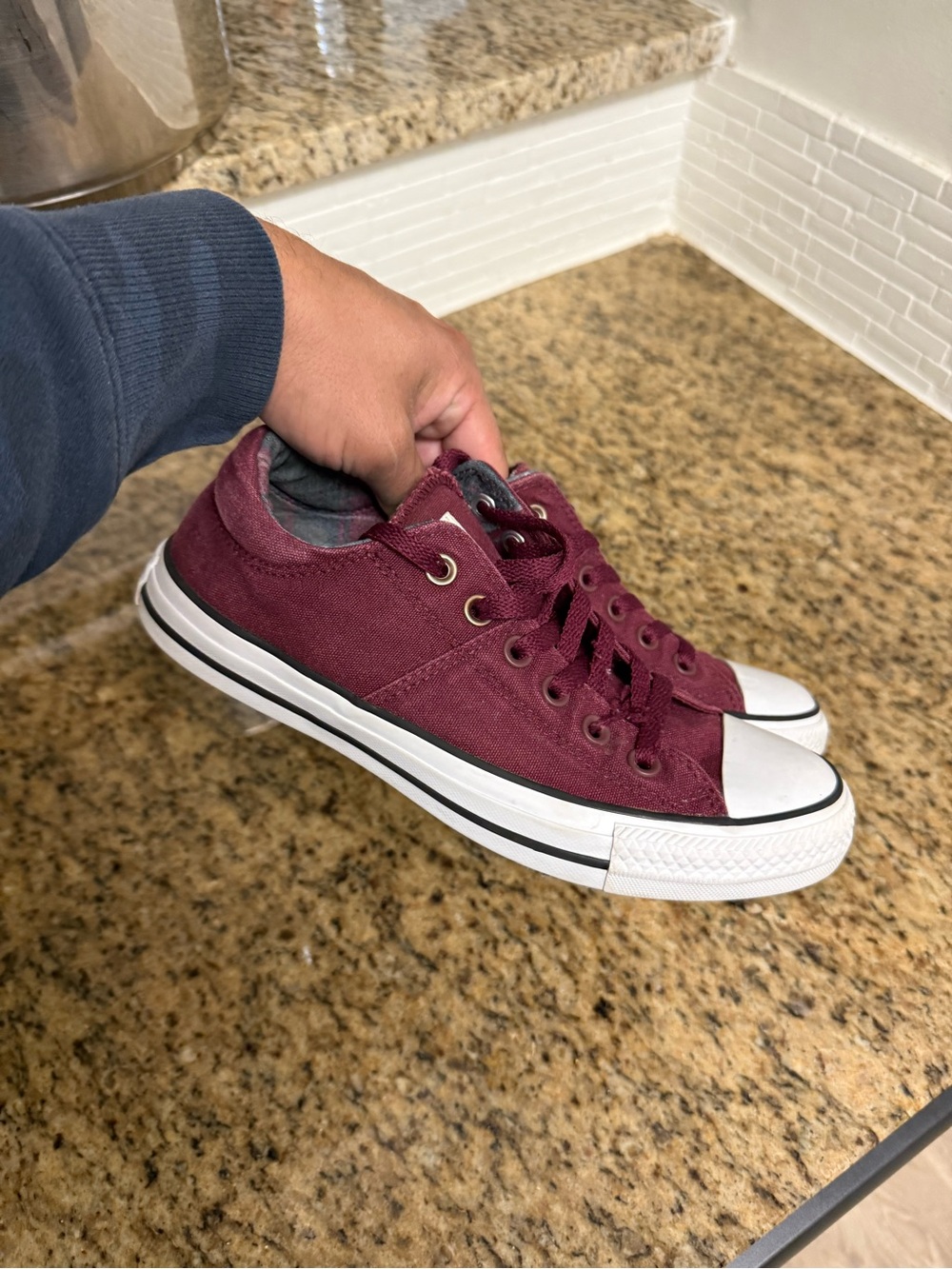 Converse Chuck Taylor All Star Low Top Maroon Sneakers 561739F Women Size 8 Used